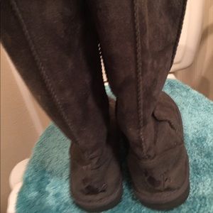 Dawgs Suede Boots. Fur lined.